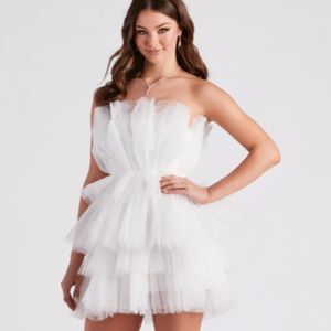 White tulle strapless puffer dress